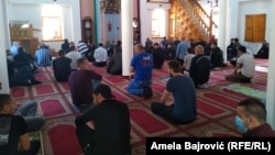 Džuma namaz u Pašinoj džamiji u Novom Pazaru, 8. maja