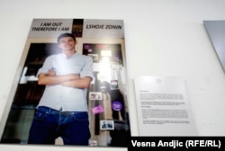 "U društvima poput onih na Balkanu, biti transrodan muškarac podrazumeva da ćete biti izloženi mnogobrojnim diskriminacijama. Upravo zbog toga često kažem da je moja superiornost baš to što uspevam da namećem temu transrodnosti u društvu", kaže Blert Morina iz Đakovice, na Kosovu.