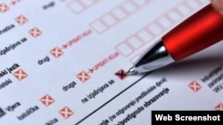 Popunjavanje formulara prilikom popisa, ilustrativna fotografija