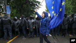 Протести во Грузија против контроверзниот закон за „странски агенти“, илустрација 