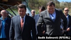 Ćamil Duraković i Milorad Dodik u Srebrenici, april 2015.