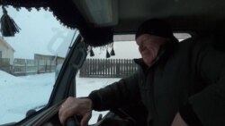 Szenet árul hitelre, így segíti a szegényeket