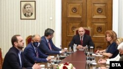 Президентът Румен Радев с ръководството на "Демократична България"