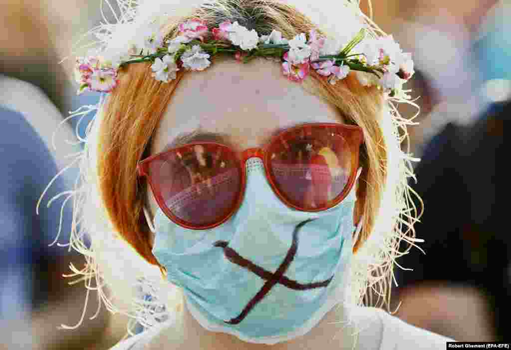 ГРЦИЈА - Наставниците, професорите, студентите и учениците во Атина денеска протестираа против новиот нацрт закон за образование и побараа негово итно повлекување. Како што јавува дописничката на МИА, протестот завршил мирно, а големо било присуството на полицијата за да се спречат било какви инциденти и обиди да се стигне до Парламентот.