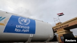 Kamion agencije UN za palestinske izbeglice (UNRWA) na graničnom prelazu Rafa između Pojasa Gaze i Egipta, 27. novmebar 2023.