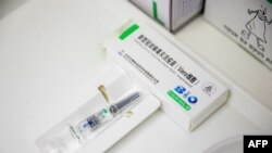 A kínai Sinopharm gyártó terméke Szegeden, 2021. február 24-én.