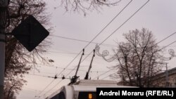 Marți, 14 ianuarie, în intervalul 16:00-19:00, R. Moldova va apela la „energie de urgență” pentru a acoperi consumul de electricitate. În Chișinău, principalul tip de transport public, troleibuzele, funcționează pe bază de energie electrică.