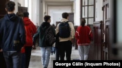 Ministerul Educației a întocmit un calendar al olimpiadelor pentru 2023 în care mai multe olimpiade, în special la științe, sunt programate în aceeași perioadă. Olimpicii la mai multe discipline sunt nevoiți să aleagă una singură. (Imagine generică) 