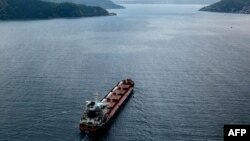 Anija e parë me drithëra ukrainase, duke kaluar në ngushticën e Bosforit. 3 gusht 2022.