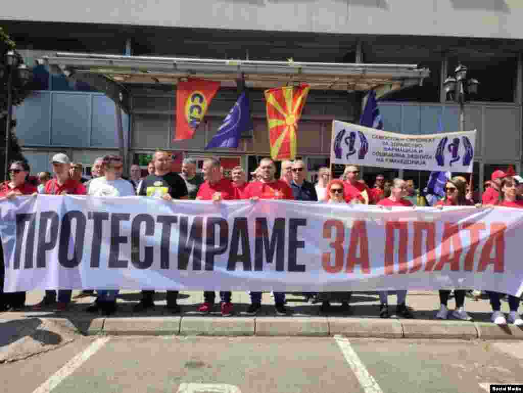 Протестот почна од Работничкиот дом, продолжи пред Собранието и заврши пред Владата