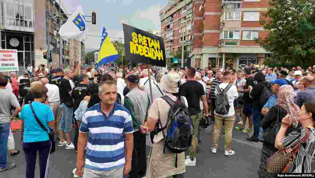 Ispred OHR-a na trećem protestu tokom prijepodneva našlo se dvjestotinjak ljudi.