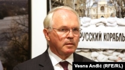 Ambasador Sjedinjenih Država u Srbiji Kristofer Hil (Christopher Hill) na izložbi "Pozdrav iz Ukrajine" u Beogradu, 25. jul 2022. 
