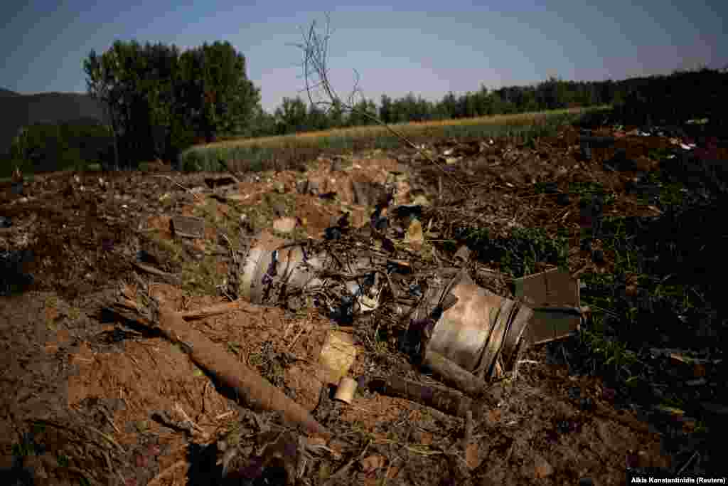 Njëri prej motorëve të avionit që u fotografua më 17 korrik. Greqia ka nisur një notë proteste më 18 korrik, duke thënë se Beogradi kishte dështuar që ta njoftonte paraprakisht për ngarkesën e &ldquo;rrezikshme&rdquo; që po fluturonte mbi territorin grek. Ministri i Mbrojtjes së Serbisë u tha gazetarëve se fluturimi ishte &ldquo;në përputhje me rregullat ndërkombëtare&rdquo;. &nbsp;