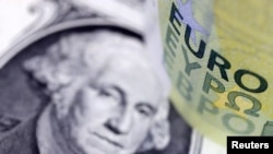 Novčanice dolara i eura, ilustrativna fotografija