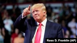 Fostul președinte al Statelor Unite, Donald Trump, ținând un discurs în timpul unui eveniment din Prescott, Arizona, 22 iulie 2022.