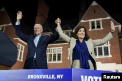 Američki predsednik Džo Bajden prisustvuje predizbornom skupu za aktuelnu demokratsku guvernerku Keti Hočul i druge njujorške demokrate u Jonkersu, Njujork, SAD, 6. novembar 2022.