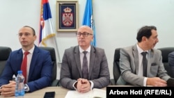 Predstavnici Srba na severu Kosova na sastanku 5. novembra u Zvečanu na severu Kosova.