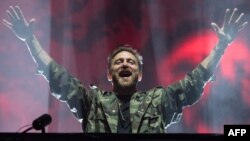 Давид Гета по време на музикалния фестивал Vieilles Charrues във Франция през юли 2019 г. 