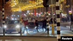 Violențele au izbucnit joi seara după ce fanii israelieni au fost atacați pe străzile Amsterdamului. 