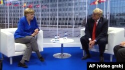 Njemačka kancelarka Angela Merkel i američki predsjednik Donald Tramp susreli su se na marginama samita NATO-a