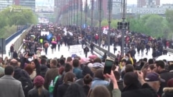 Protestna šetnja preko Brankovog mosta