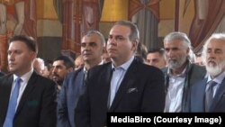 Filip Ivanović (u sredini) u podgoričkom Hramu SPC, april 2025.