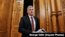 Ministerul Justiției, condus de Cătălin Predoiu, este instituția statului român implicată în mod direct în extrădările din și înspre România ale infractorilor. 