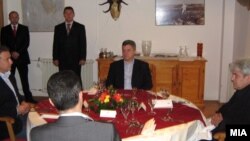 Груевски-Црвенковски и Ахмети попладнево на иста маса 