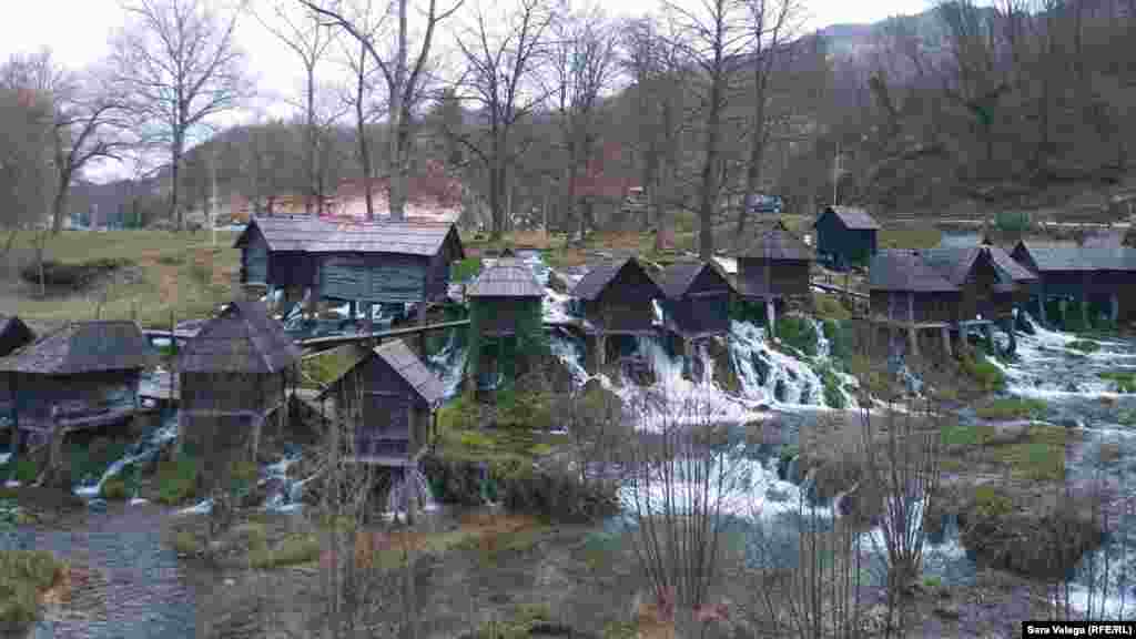 Mlinčići u Jajcu postojali su još od 1562. godine, a danas su jedna od najvećih atrakcija grada. Nekada su na ovom području postojala 24 mlina od kojih šest nije bilo u funkciji. Danas ih je ovdje 20, te stoje kao pokazatelj industrijskog razvoja u osmanskom periodu, a imaju i veliki kulturološki značaj za ovo čitavo područje.