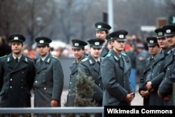 Народная полиция была создана 20 мая 1945 года в Берлине под контролем советской военной администрации