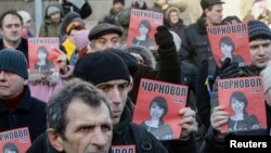 აქციის მონაწილეები აპროტესტებენ ჟურნალისტის ცემის ფაქტს