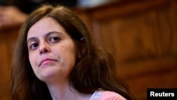 Učiteljica italijanskog jezika Ilaria Salis, suočena s optužbama za učešće u antifašističkom napadu na aktiviste ekstremne desnice, na sudu u Budimpešti, 24. maja 2024. 