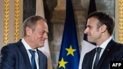 Donald Tusk i Emmanuel Macron, Pariz, 12. februara 2024.