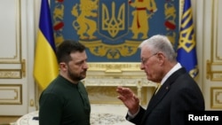 Specijalni izaslanik SAD-a za Ukrajinu i Rusiju, Keith Kellogg, sa ukrajinskim predsjednikom Volodimirom Zelenskim u Kijevu 20. februara.