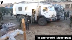 Felvétel a naruljai orosz „szűrőtábor” udvaráról