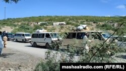 Konvoj vozila pod policijskom pratnjom u okrugu Kuram ranije, 2. novembar 2024.