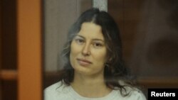 Rusko-američka državljanka Ksenia Karelina na sudskom ročištu u Jekaterinburgu, Rusija, 15. augusta 2024. 