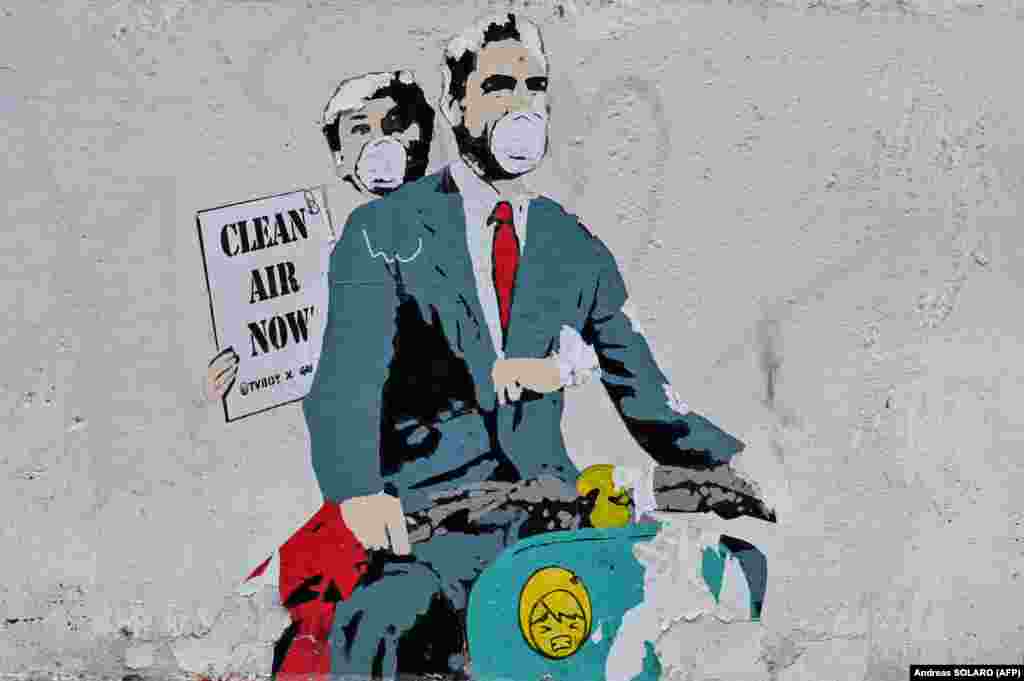 Графит во близина на Колосеумот во центарот на Рим од италијанскиот уличен уметник ТВ Бој прикажува сцена од познатиот филм &bdquo;Празник во Рим&ldquo;. Маски за лице носат актерите Грегори Пек и Одри Хепберн која носи и порака на која пишува &bdquo;Чист воздух сега&ldquo;.