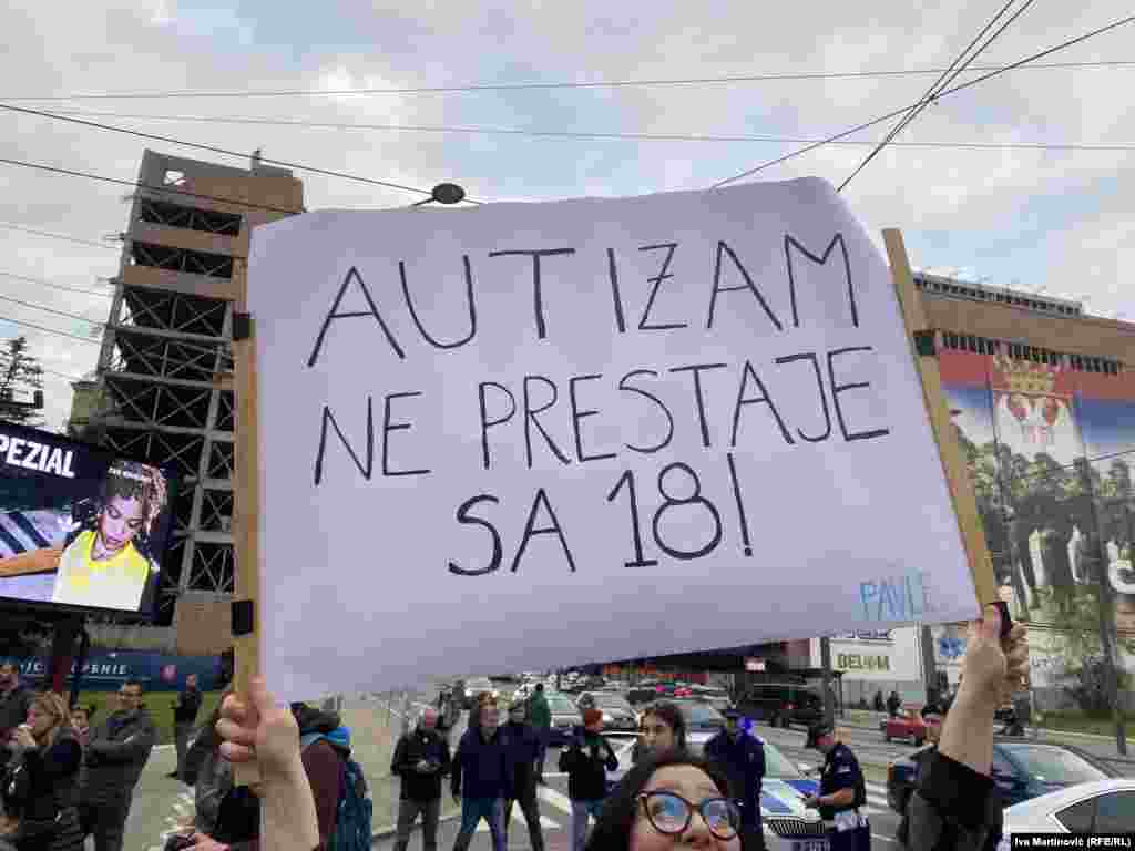 Anketa nevladine Inicijative za prava osoba sa mentalnim invaliditetom pokazuje da svega 13 posto osoba sa invaliditetom živi samostalno, Beograd, 2. april 2025.