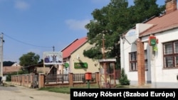 Tiszaburai utcakép a választási kampány idején 