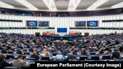 În rezoluția Parlamentului European, aleșii își declară susținerea pentru calea europeană a Moldovei și promit să ajute țara să combată dezinformarea rusească.
