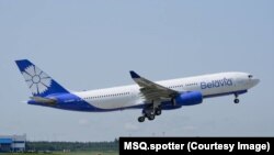 Prezentarea de către compania de stat belarusă Belavia a unei aeronave Airbus 330-200, aduse cu încălcarea sancțiunilor UE. Minsk, 6 iunie 2025