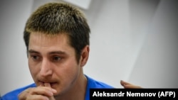 Maksim Lapunov je jedina osoba koja je javno rekla da je oteta i mučena u navodnoj akciji u Čečeniji protiv homoseksualaca. Pobegao je iz Rusije prošle godine u strahu za svoju bezbednost.