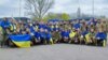 Prizonieri de război ucraineni, după un schimb cu Rusia, 16 aprilie.