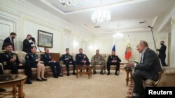 Илустрација, Рускиот претседател Путин на средба со војници 