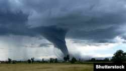 Fenomene mai rar întâlnite până acum în România, precum tornadele, s-ar putea înmulți în anii următori din cauza schimbărilor climatice.