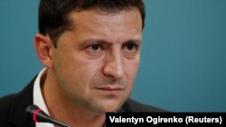 Володимир Зеленски по време на пресконференцията, на която обяви, че Украйна ще подпише "Формулата Щайнмайер"