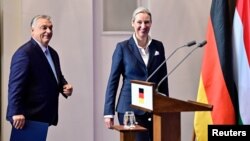 Alice Weidel és Orbán Viktor a budapesti sajtótájékoztató előtt
