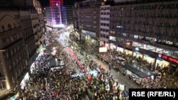 Pritja e studentëve në qendër të Beogradit, 14 mars 2025.