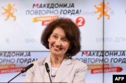 Predsednička kandidatkinja opozicione stranke VMRO-DPMNE Gordana Siljanovska-Davkova pobedila je 24. aprila u prvom krugu predsedničkih izbora u Severnoj Makedoniji.